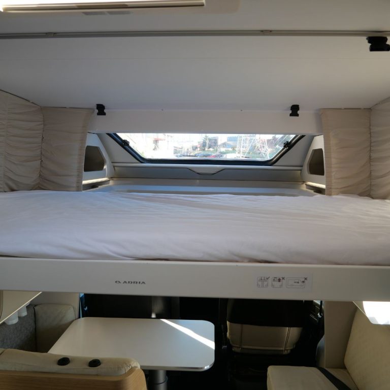 Adria Matrix Axess 670 sc cama delantera